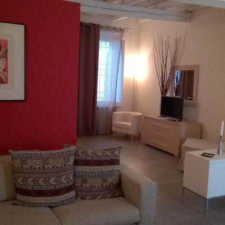 Agora Residenza Aparthotel มานโตวา ภายนอก รูปภาพ