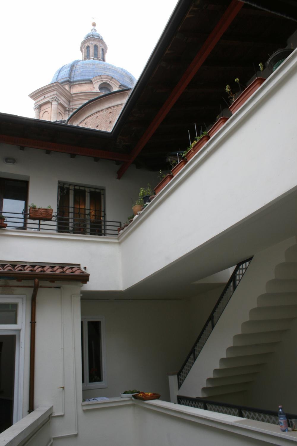 Agora Residenza Aparthotel มานโตวา ภายนอก รูปภาพ