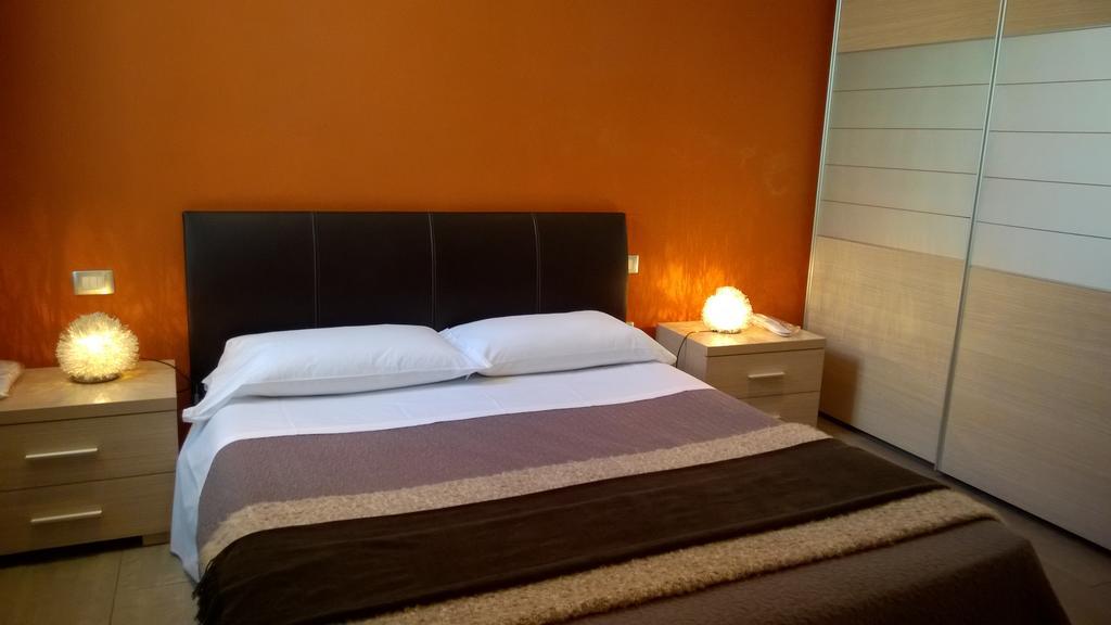 Agora Residenza Aparthotel มานโตวา ภายนอก รูปภาพ